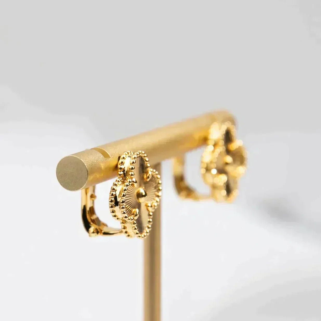 [AuraEcho]CLOVER MEDIUM 1 MOTIFS LASER EARRINGS