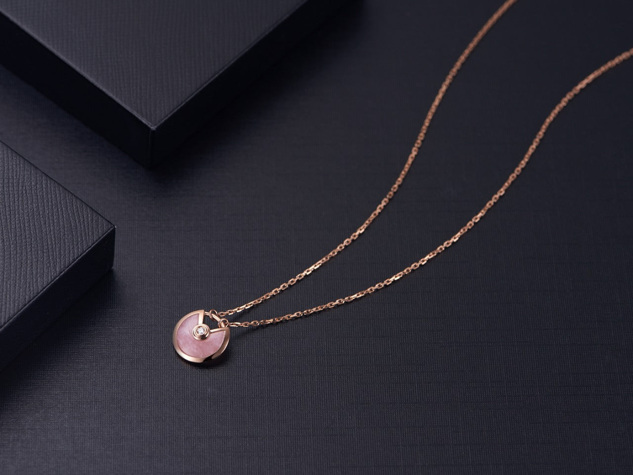 [AuraEcho]AMULETTE ROSE GOLD PINK MOP NECKLACE