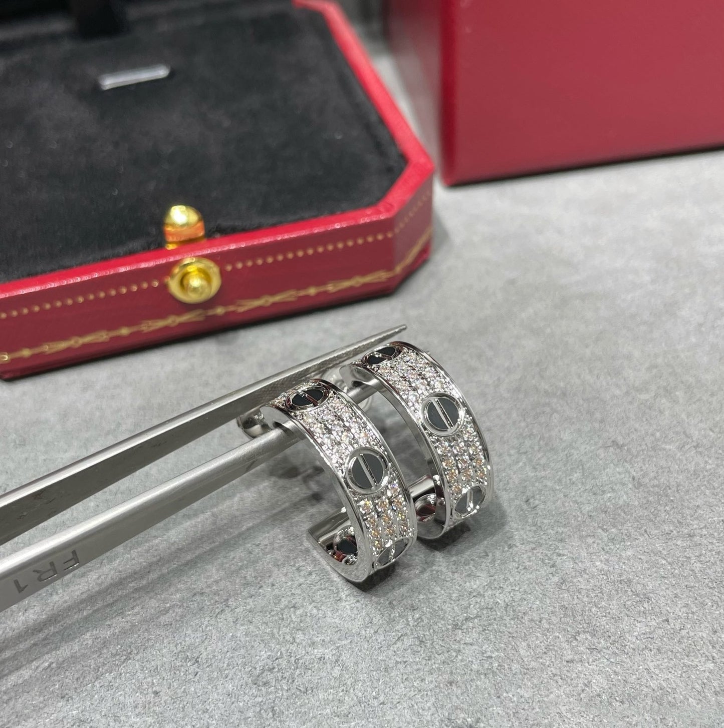 [AuraEcho]LOVE CERAMIC DIAMOND PAVED SILVER EARRINGS