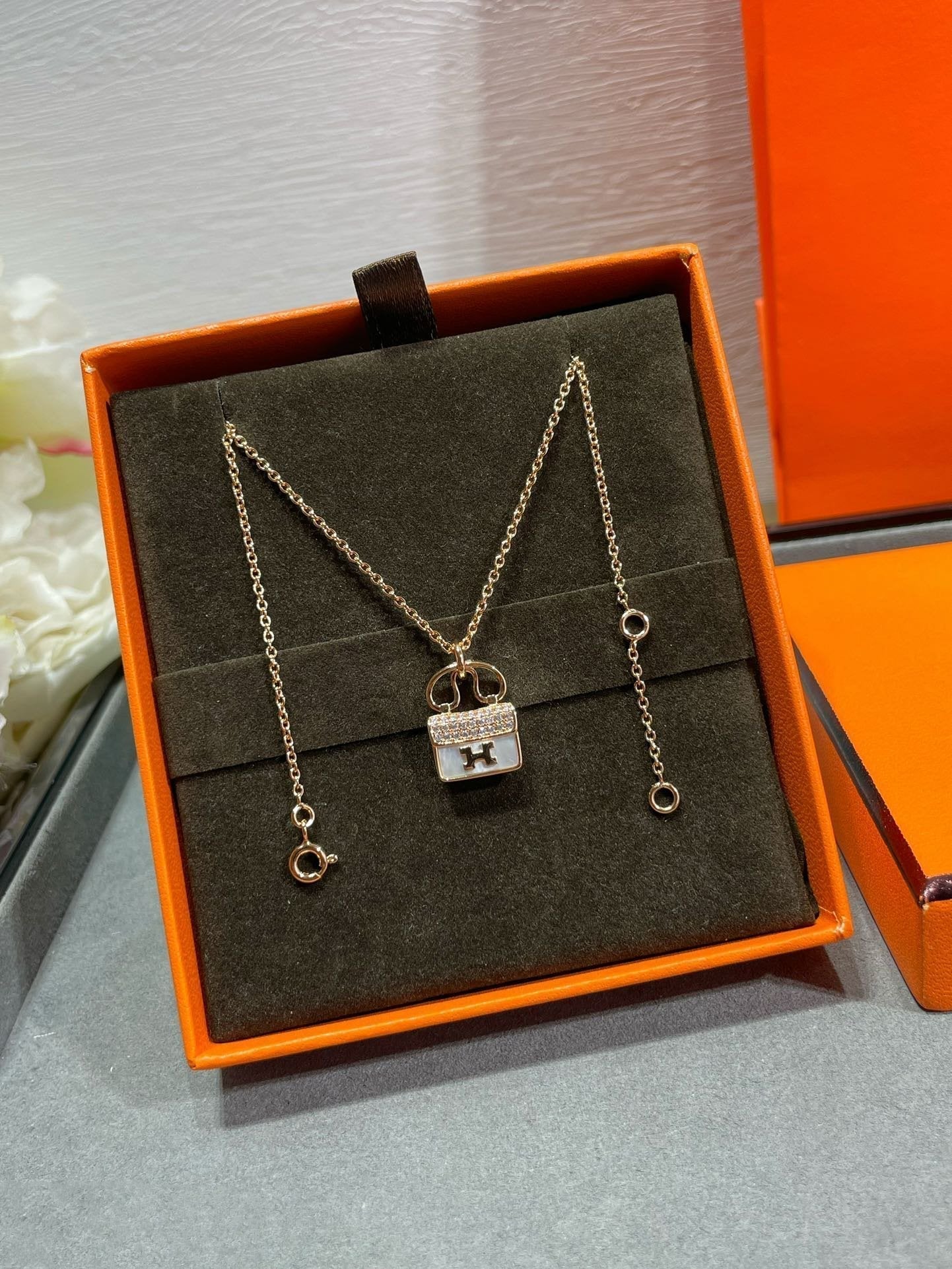 [AuraEcho]H CIRCE MOISSANITE PENDANT NECKLACE GOLD