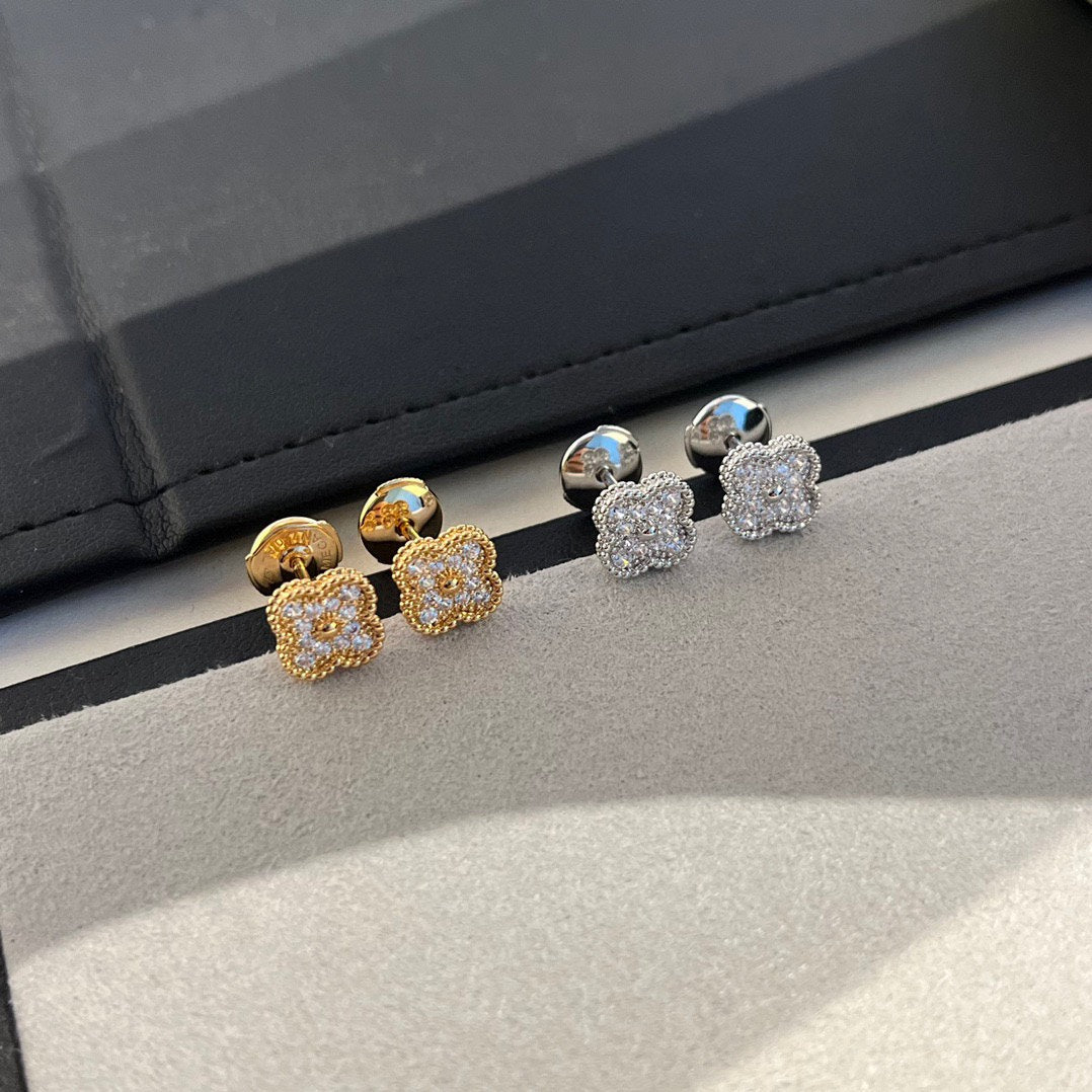 [AuraEcho]CLOVER MINI DIAMOND STUD EARRINGS